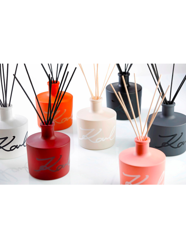 Бренд Karl Lagerfeld выпустил ароматические свечи и диффузоры для дома (фото 2)