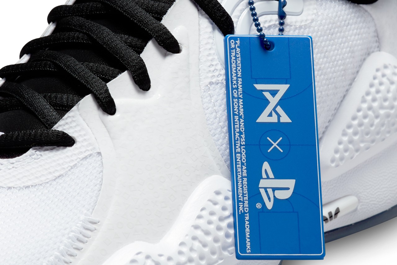 Nike выпустил кроссовки, вдохновленные консолью PlayStation 5 (фото 3)