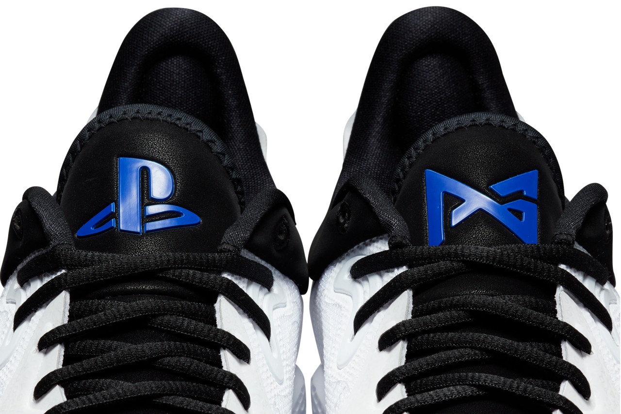 Nike выпустил кроссовки, вдохновленные консолью PlayStation 5 (фото 2)