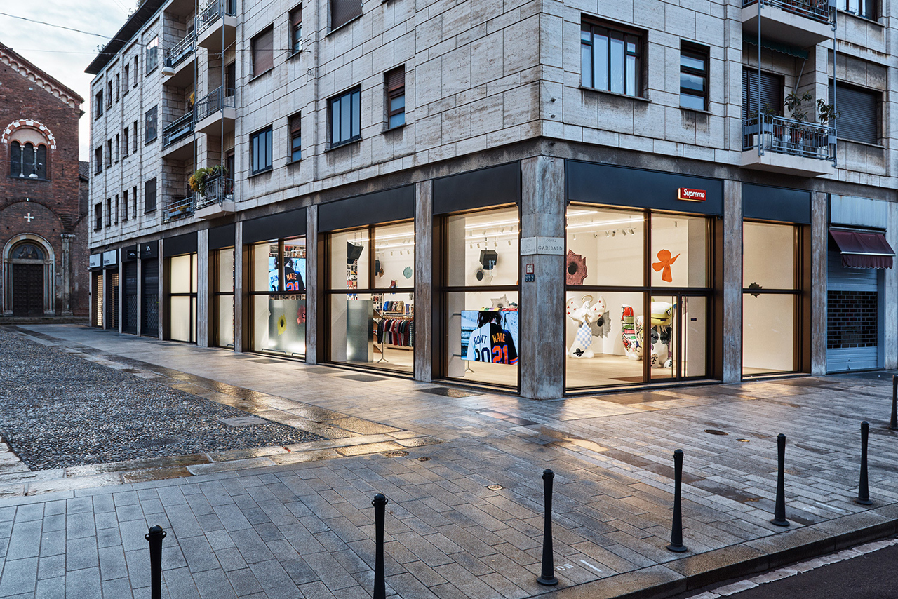 Supreme поделился фотографиями нового флагманского магазина в Милане (фото 5)