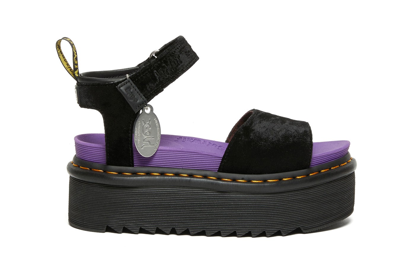 X-Girl и Dr. Martens представили ботинки на платформе и сандалии (фото 2)