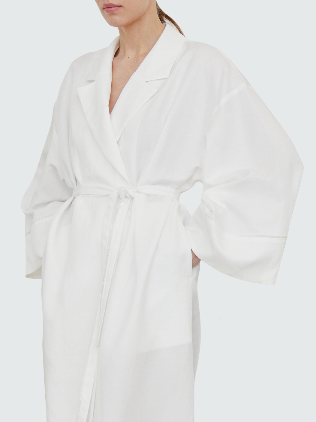 Универсальное льняное платье. 15 вариантов для города — и все от российских марок (фото 10)