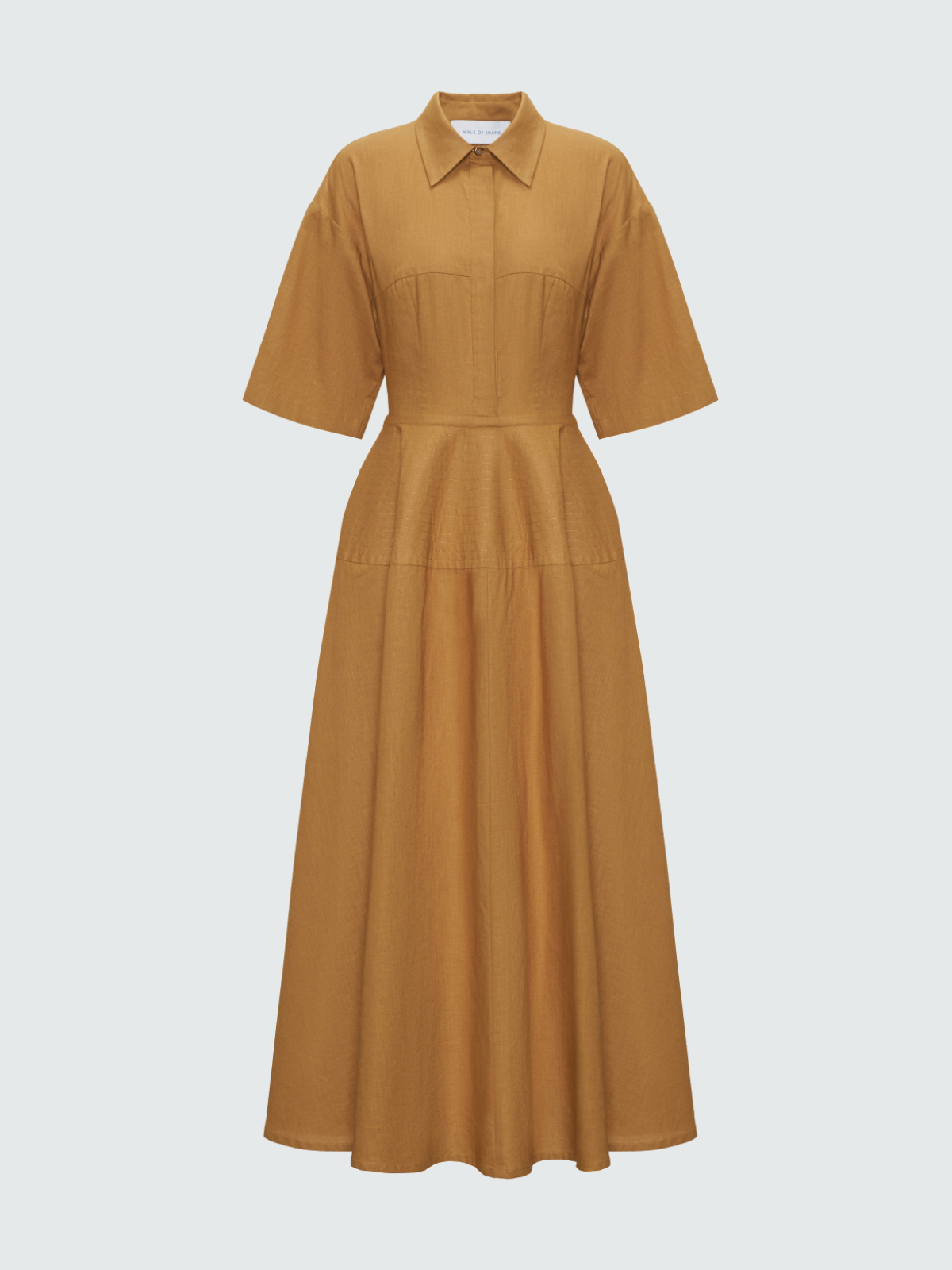 Универсальное льняное платье. 15 вариантов для города — и все от российских марок (фото 8)