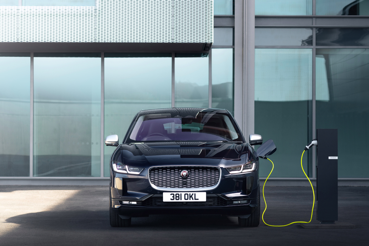 Jaguar представил обновленный полностью электрический кроссовер I-PACE (фото 11)