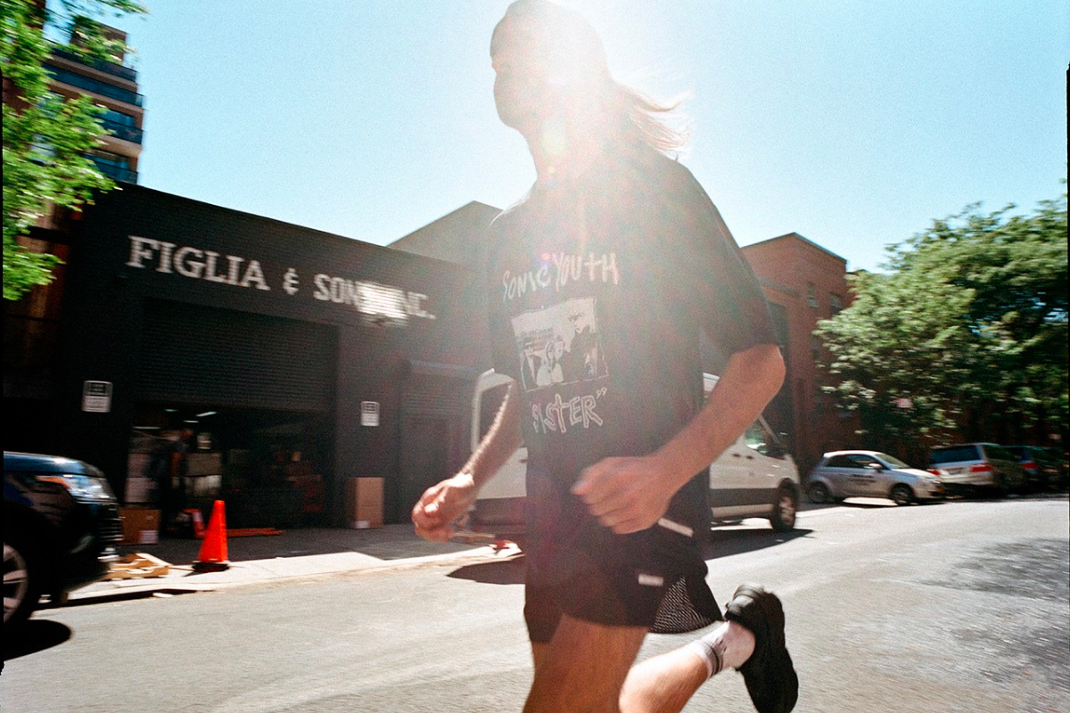 Бренд Satisfy выпустил одежду для бега, посвященную группе Sonic Youth (фото 5)