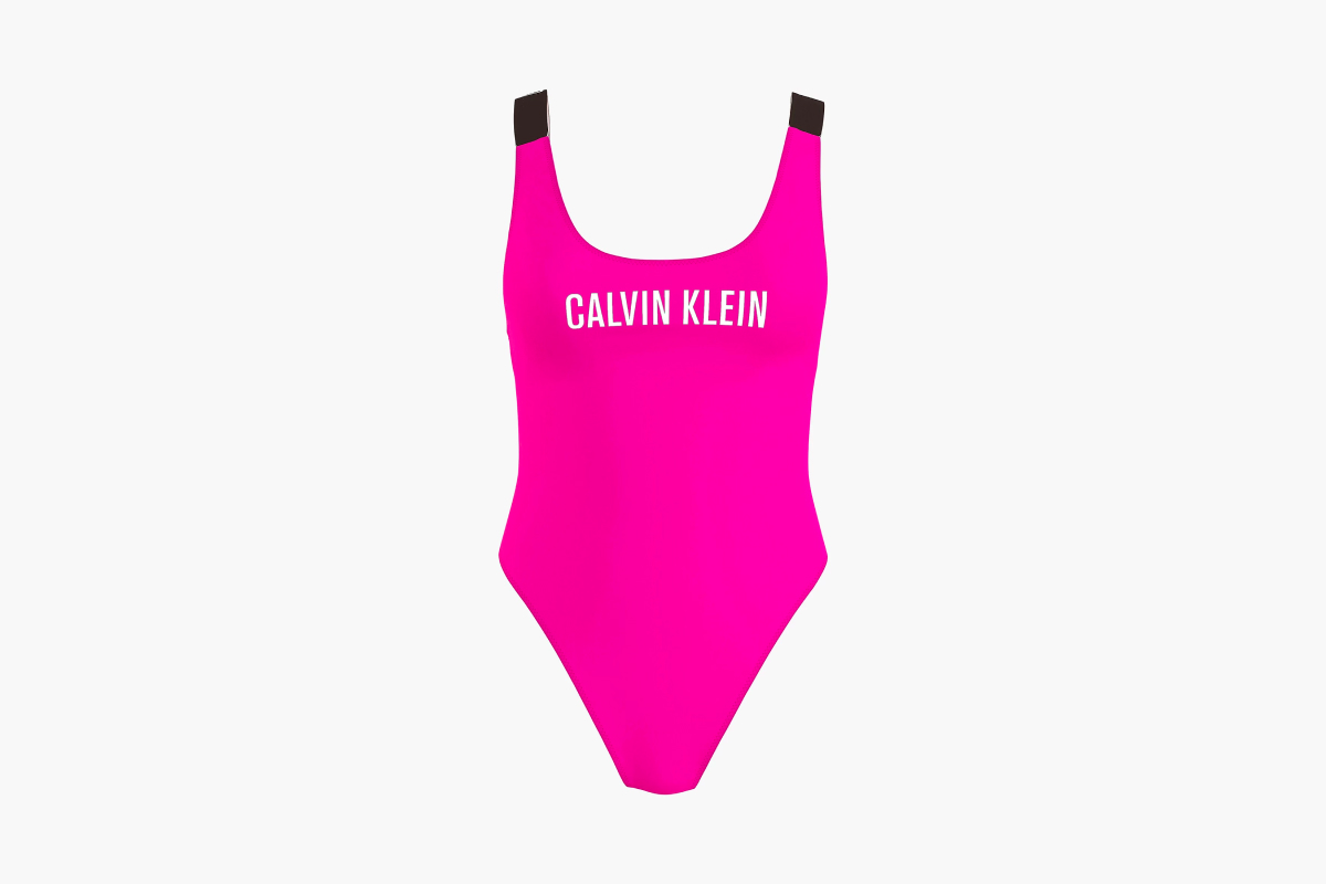 Calvin Klein представил минималистичные купальники для активного отдыха на пляже (фото 11)
