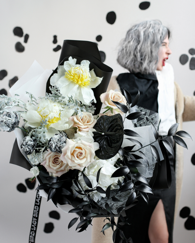 Флористы студии Lacy Bird создали букеты в стиле знаменитых дизайнеров и модных брендов (фото 22)