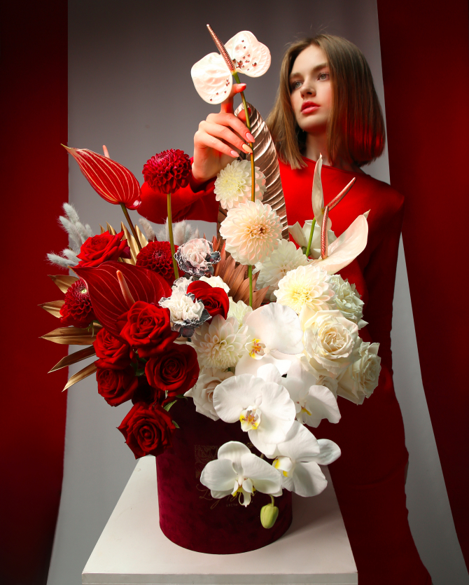 Флористы студии Lacy Bird создали букеты в стиле знаменитых дизайнеров и модных брендов (фото 5)