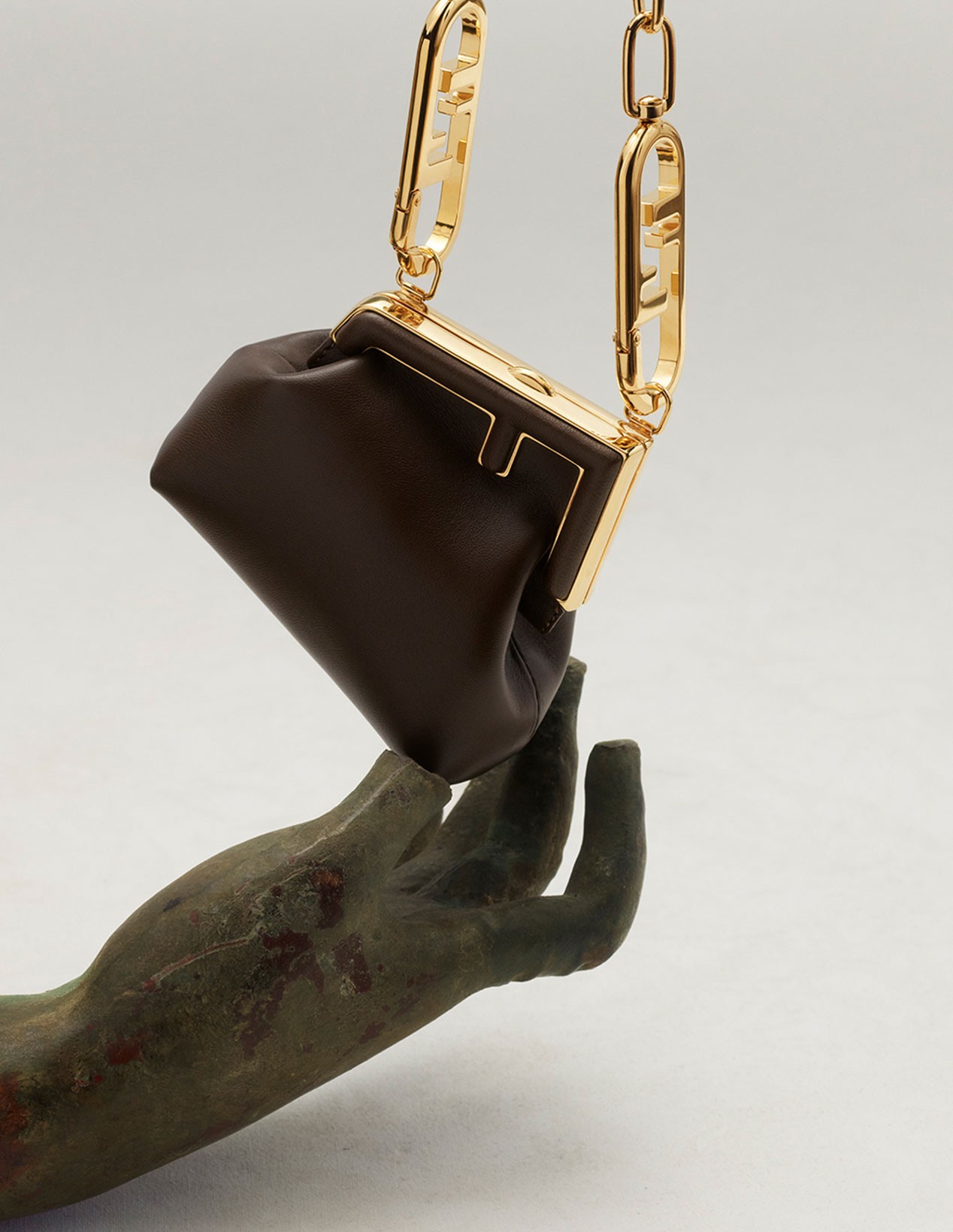 Fendi представил новые сумки и обувь из осенне-зимней коллекции (фото 3)
