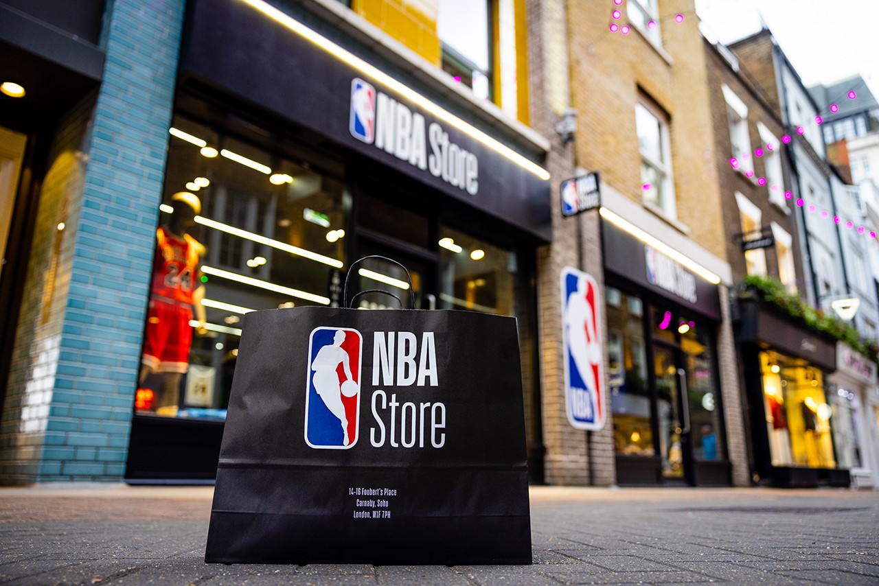 Первый флагманский магазин NBA открылся в Великобритании (фото 2)