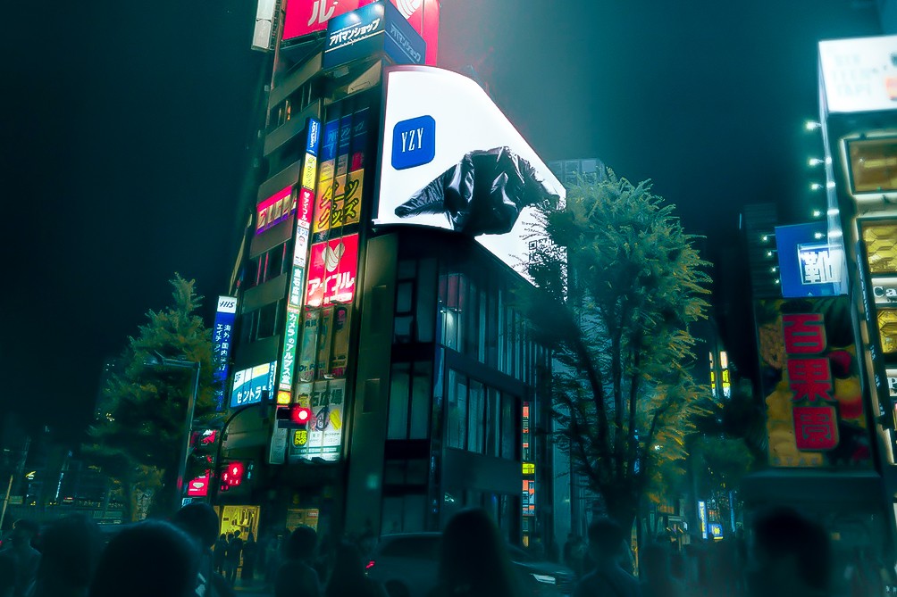 Канье Уэст и Gap разместили в Токио рекламу своей коллаборации (фото 1)