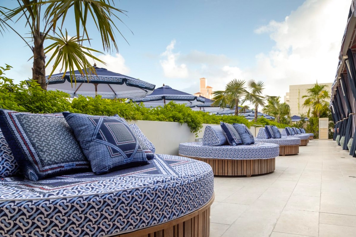 В отеле Фаррелла Уильямса в Майами-Бич появилась зона отдыха от Burberry (фото 1)