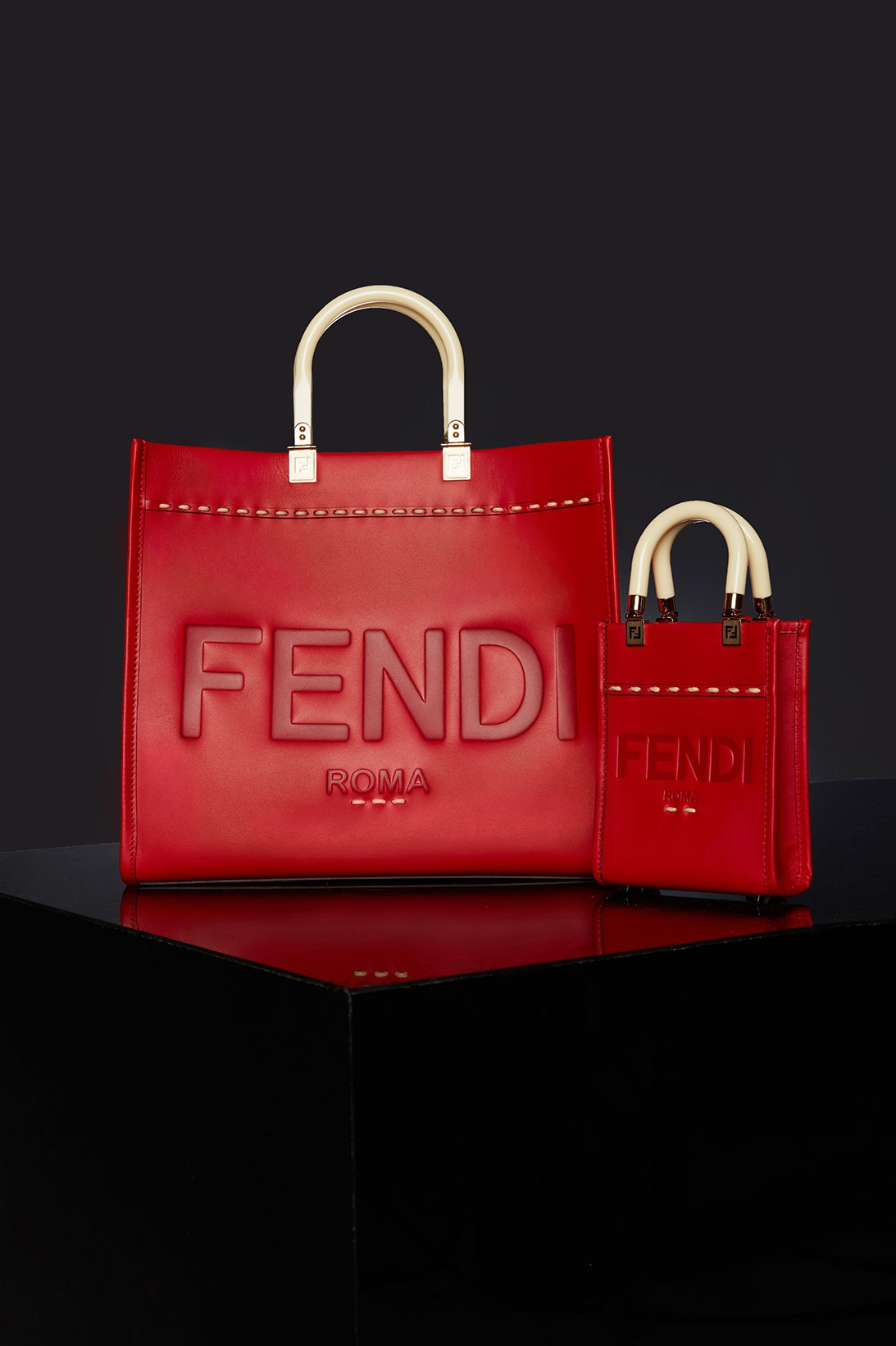 Fendi выпустил красно-белую коллекцию сумок в честь китайского Дня всех влюбленных (фото 4)