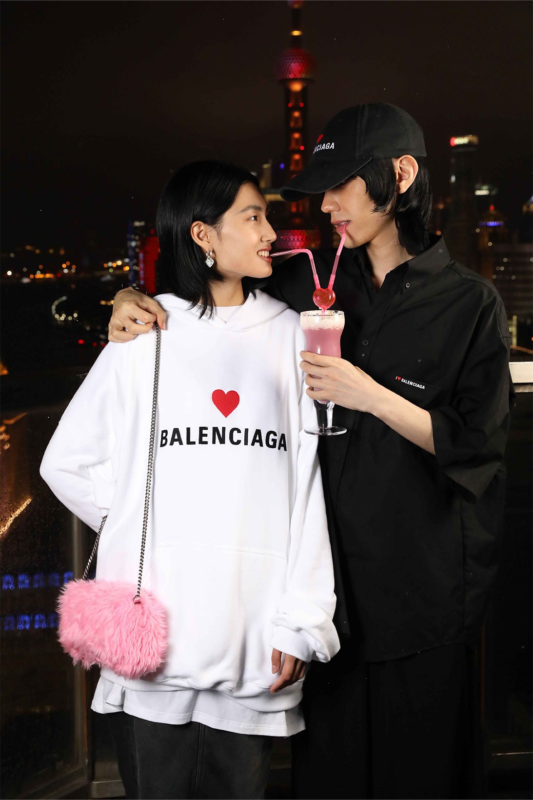 Balenciaga выпустил пушистые розовые сумки к китайскому Дню всех влюбленных (фото 2)