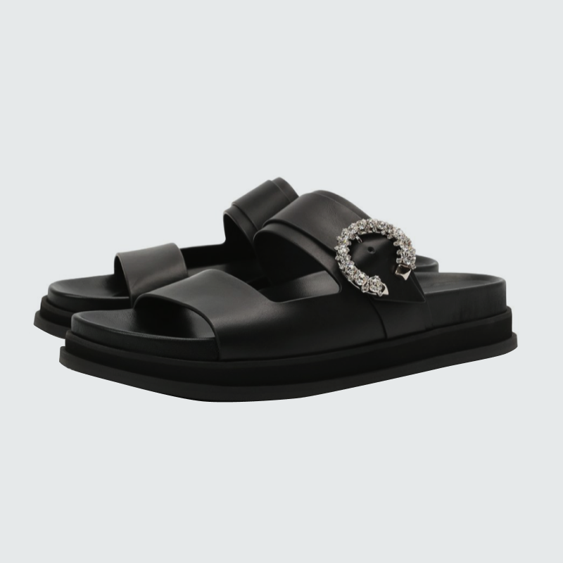 Утепляемся, но слегка: какую летнюю обувь можно носить с носками (фото 21)