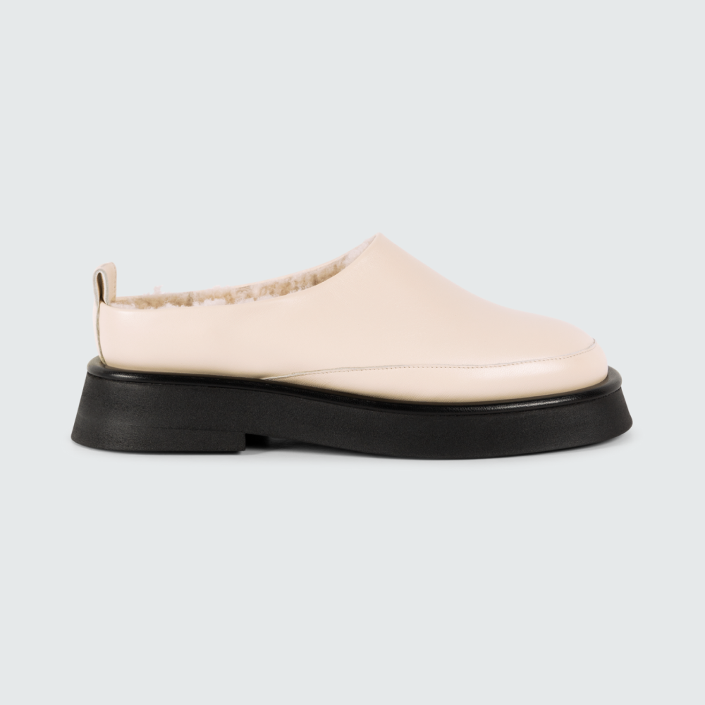 Балетки, лоферы или «Мэри Джейн»? К прогулкам в последние теплые дни мы готовы! (фото 39)