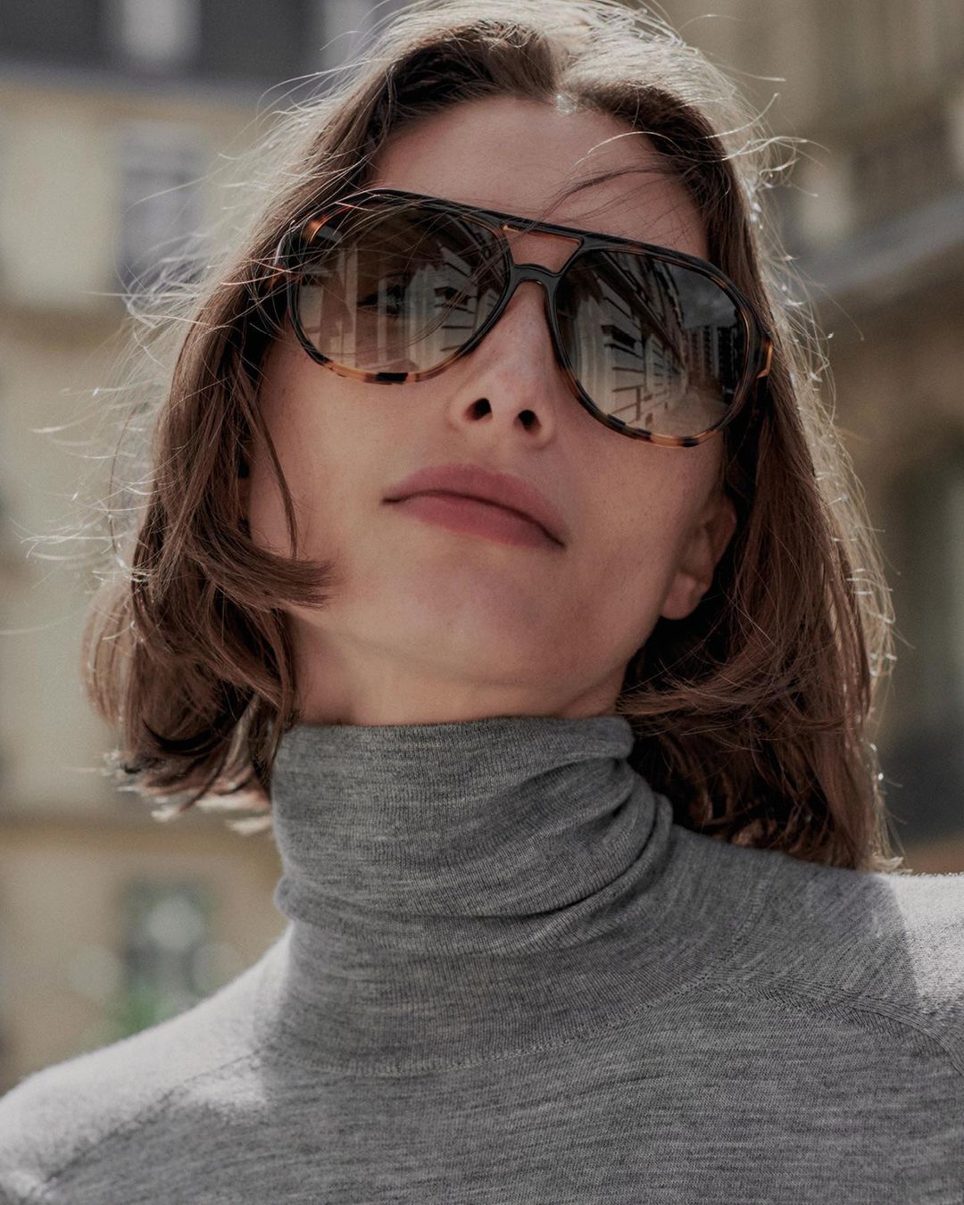 Модель Александра Агостон гуляет по Парижу в новой кампании Victoria Beckham (фото 5)