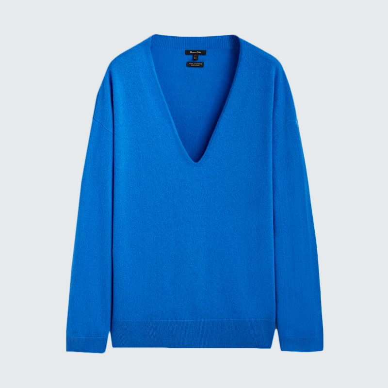 Синий свитер, как у Дженнифер Энистон в «Утреннем шоу», — наше спасение на осень. Вот 10 уютных вариантов (фото 11)