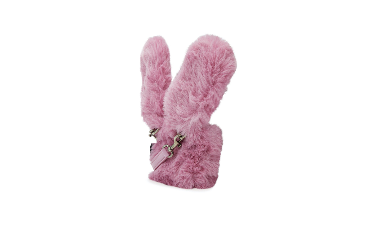 Balenciaga выпустил пушистый чехол для iPhone с кроличьими ушами и хвостом (фото 4)