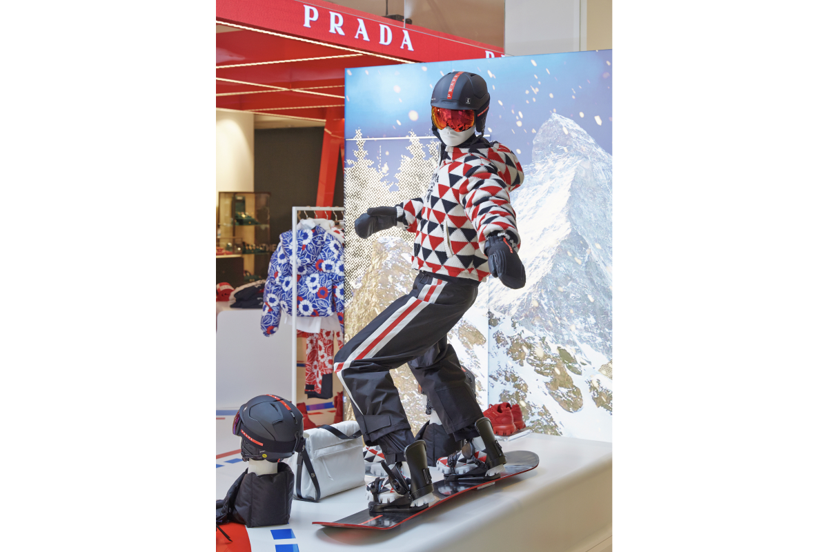 В ЦУМе открылся поп-ап Prada, посвященный зимним видам спорта (фото 3)