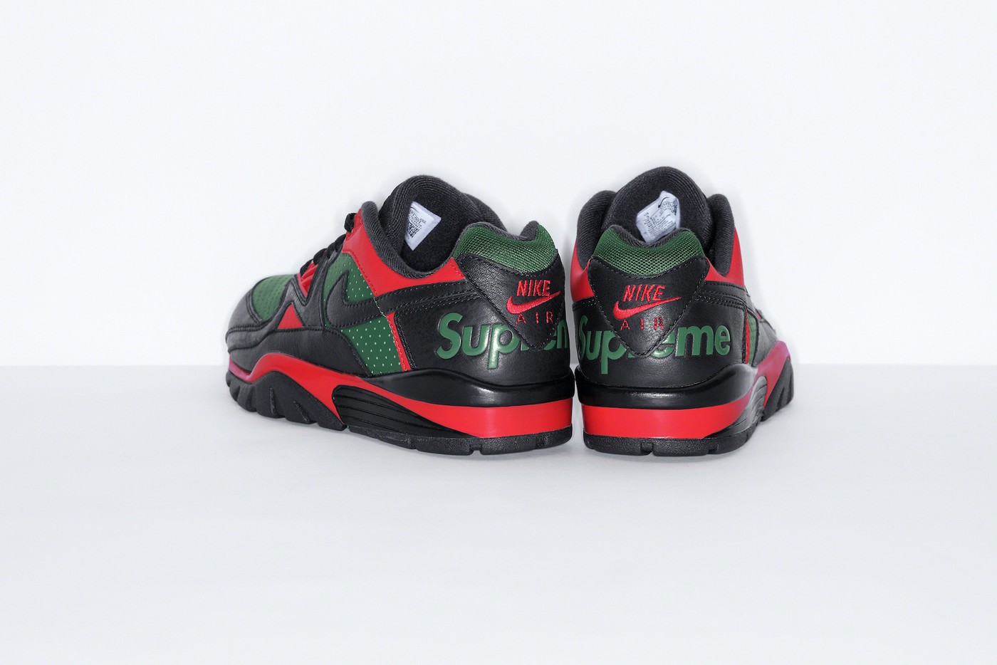 Supreme и Nike выпустили новую коллекцию кроссовок (фото 3)