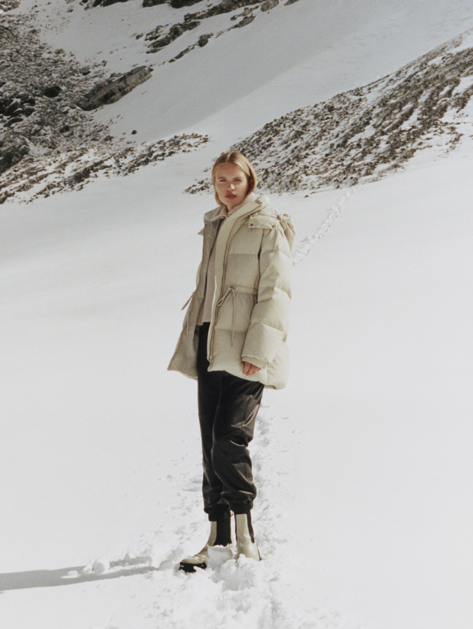 Arket выпустил новую коллекцию курток и пальто из вторичных материалов (фото 2)