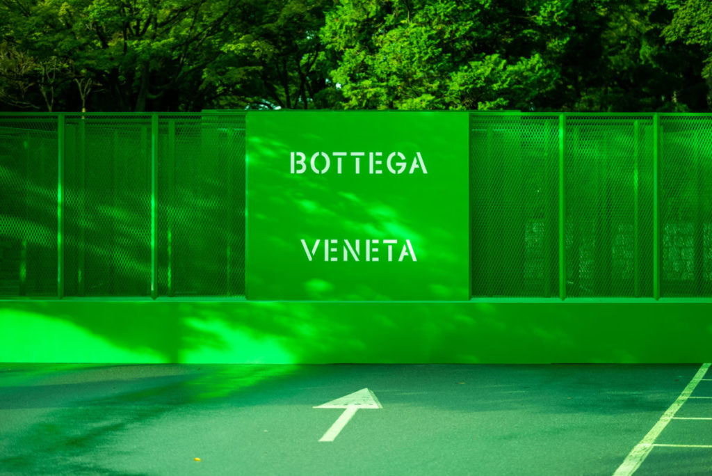 Bottega Veneta создал лабиринт, вдохновленный сериалом «Игра в кальмара» (фото 4)