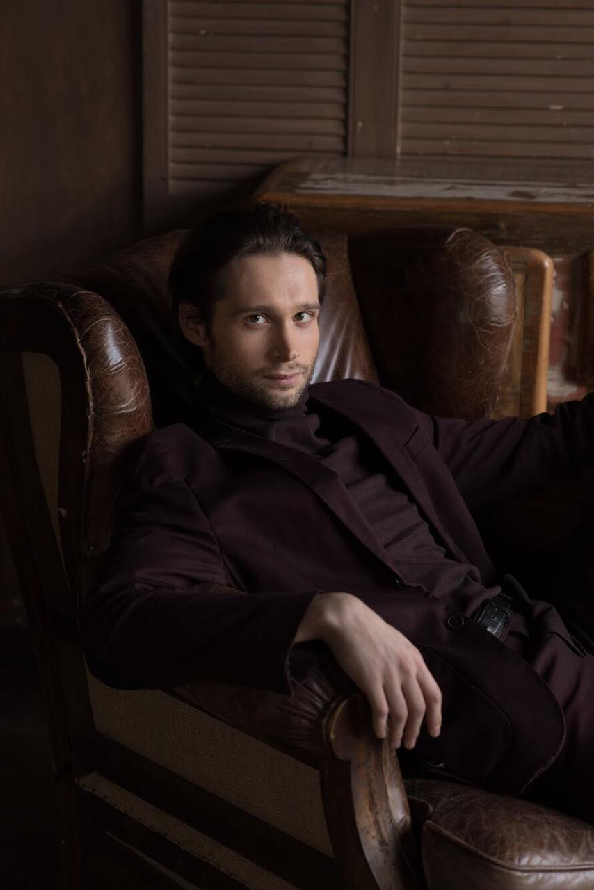 «Меня преследует архетип Раскольникова». Интервью с актером Театра имени Пушкина Александром Дмитриевым (фото 1)