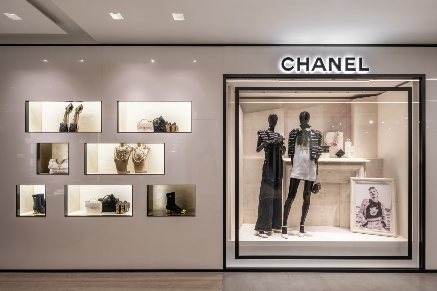 В ЦУМе открылся новый бутик Chanel (фото 5)