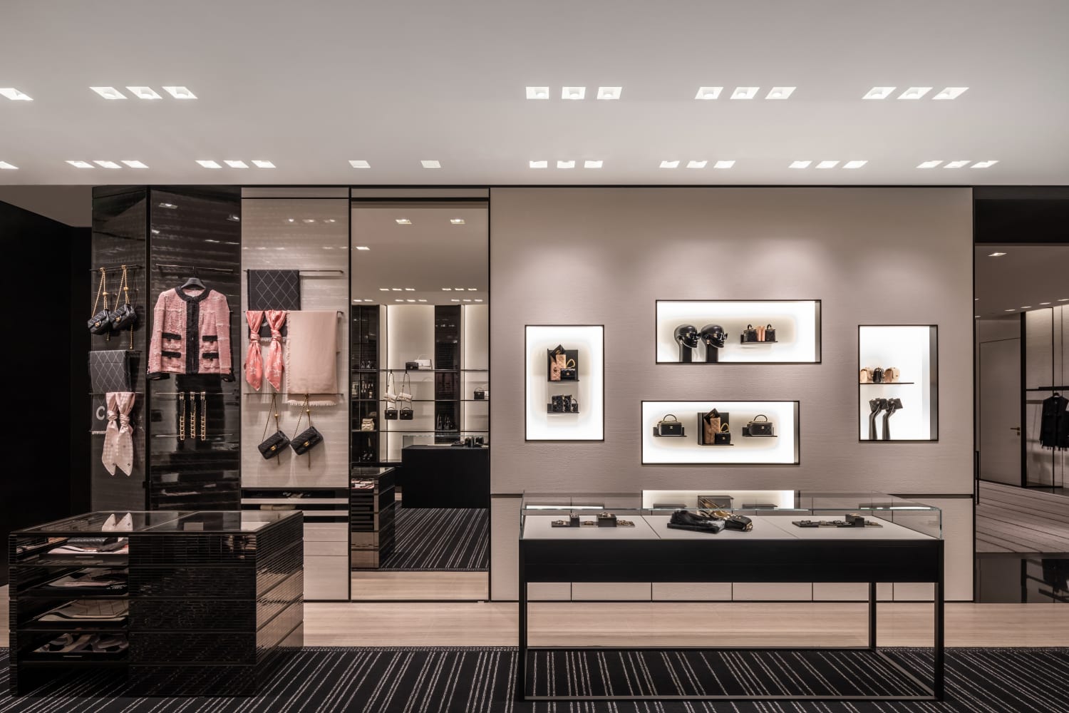 В ЦУМе открылся новый бутик Chanel (фото 2)