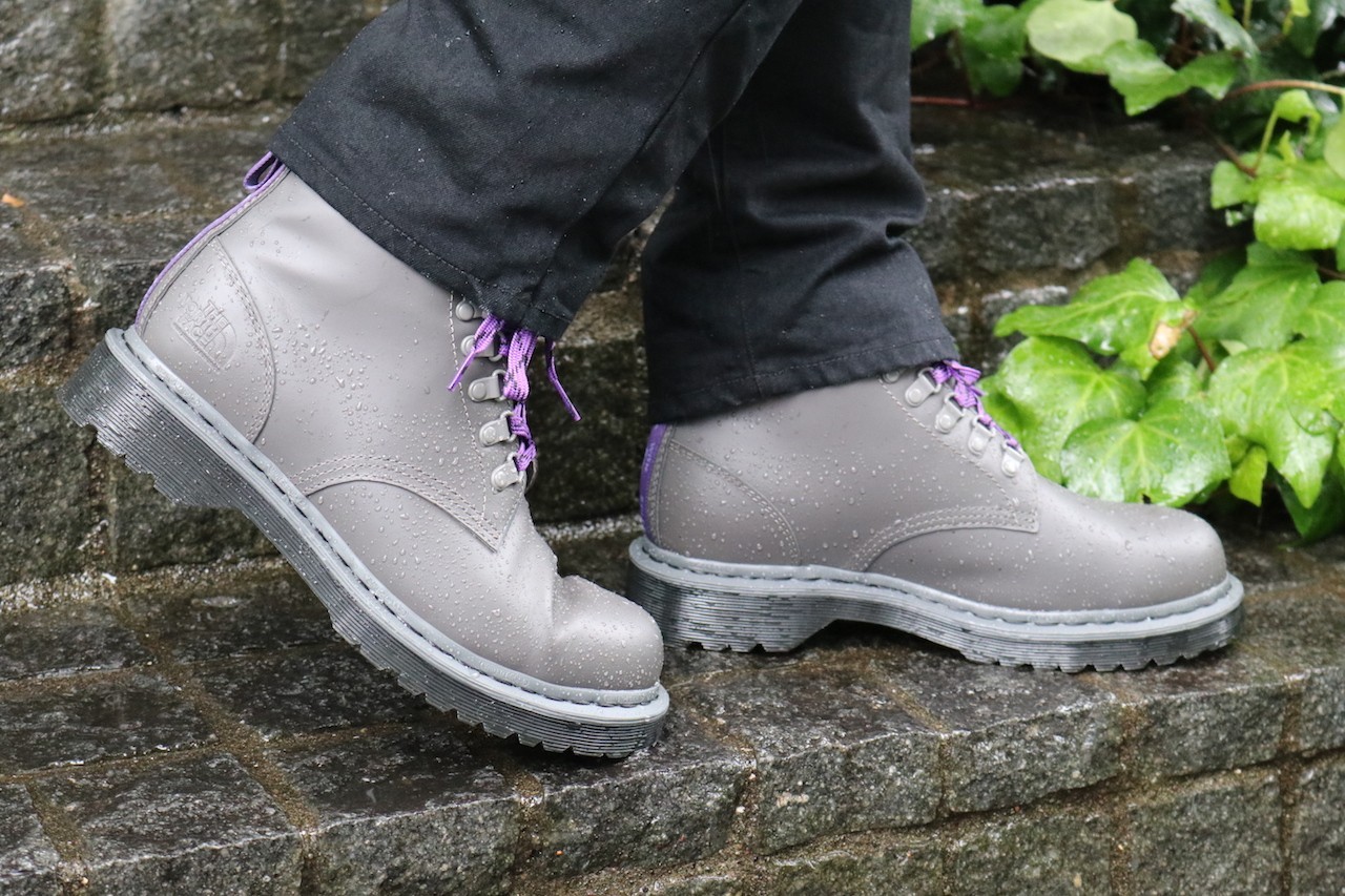 Dr. Martens и The North Face выпустили ботинки с фиолетовыми шнурками (фото 2)