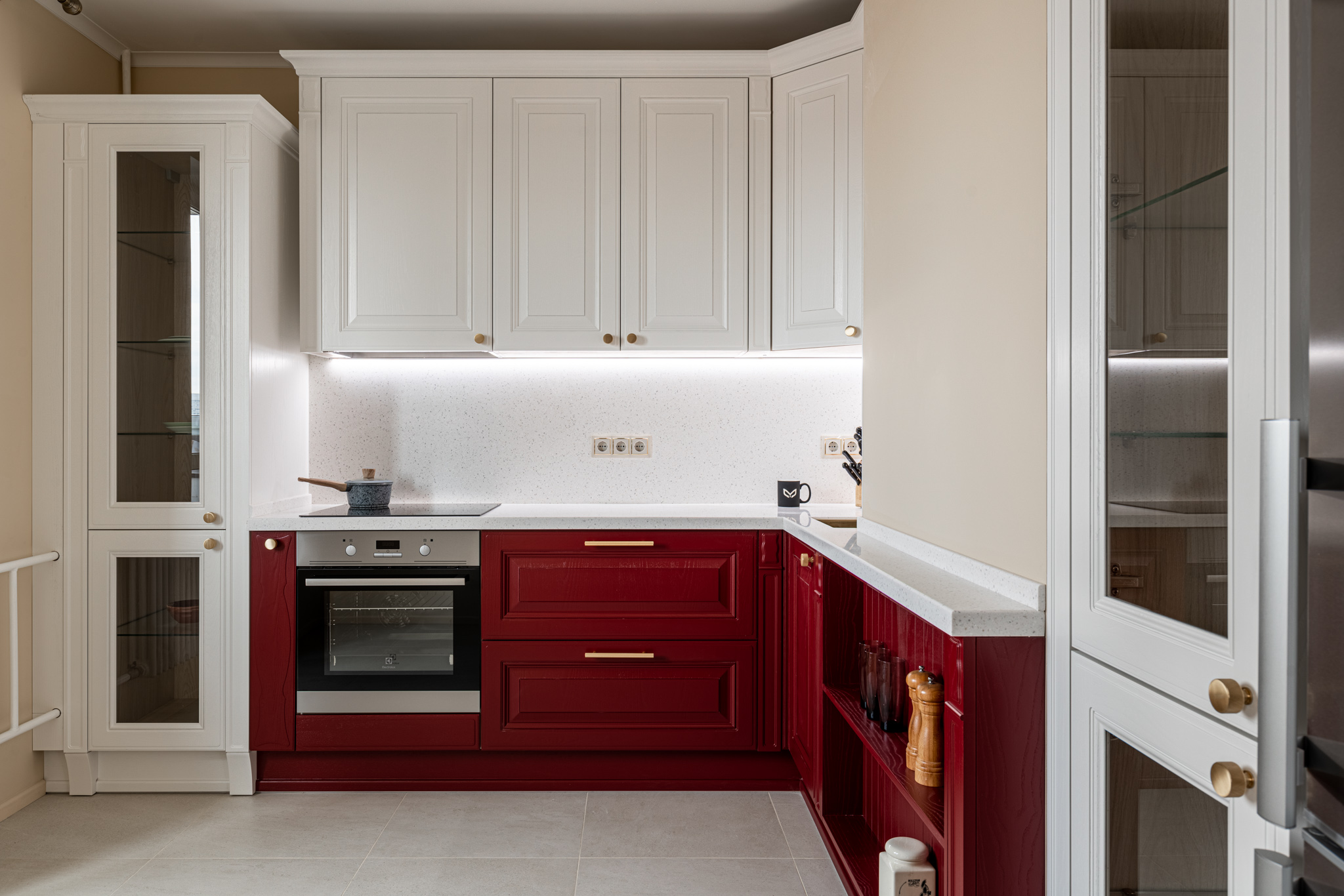Ставим на красное: как выглядит новая кухня Лены Катиной (фото 2)