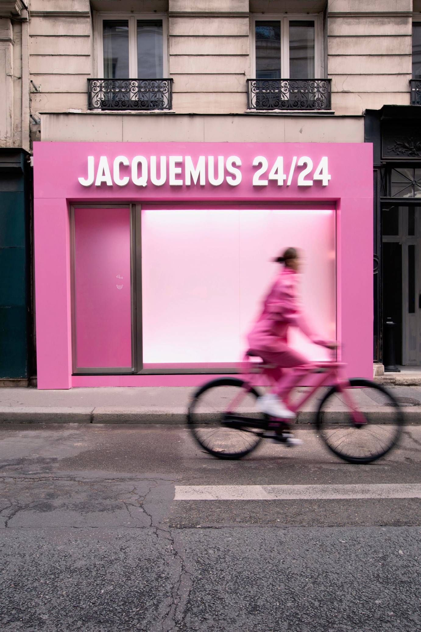 Jacquemus открыл полностью розовый поп-ап в Париже (фото 1)