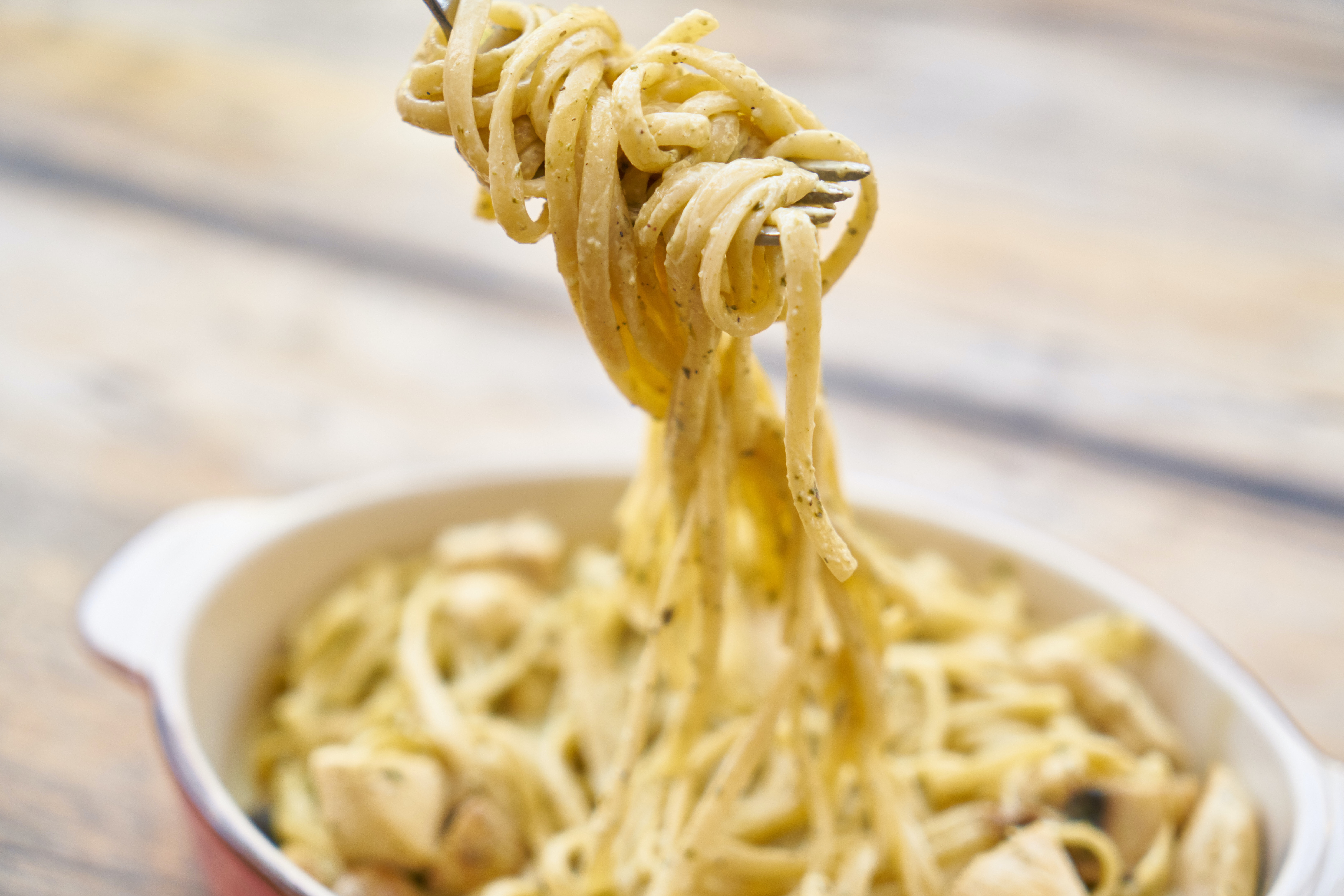 Приготовление лапши с соусом. Макароны. Необычные спагетти. Вчерашние макароны. Спагетти Эстетика.