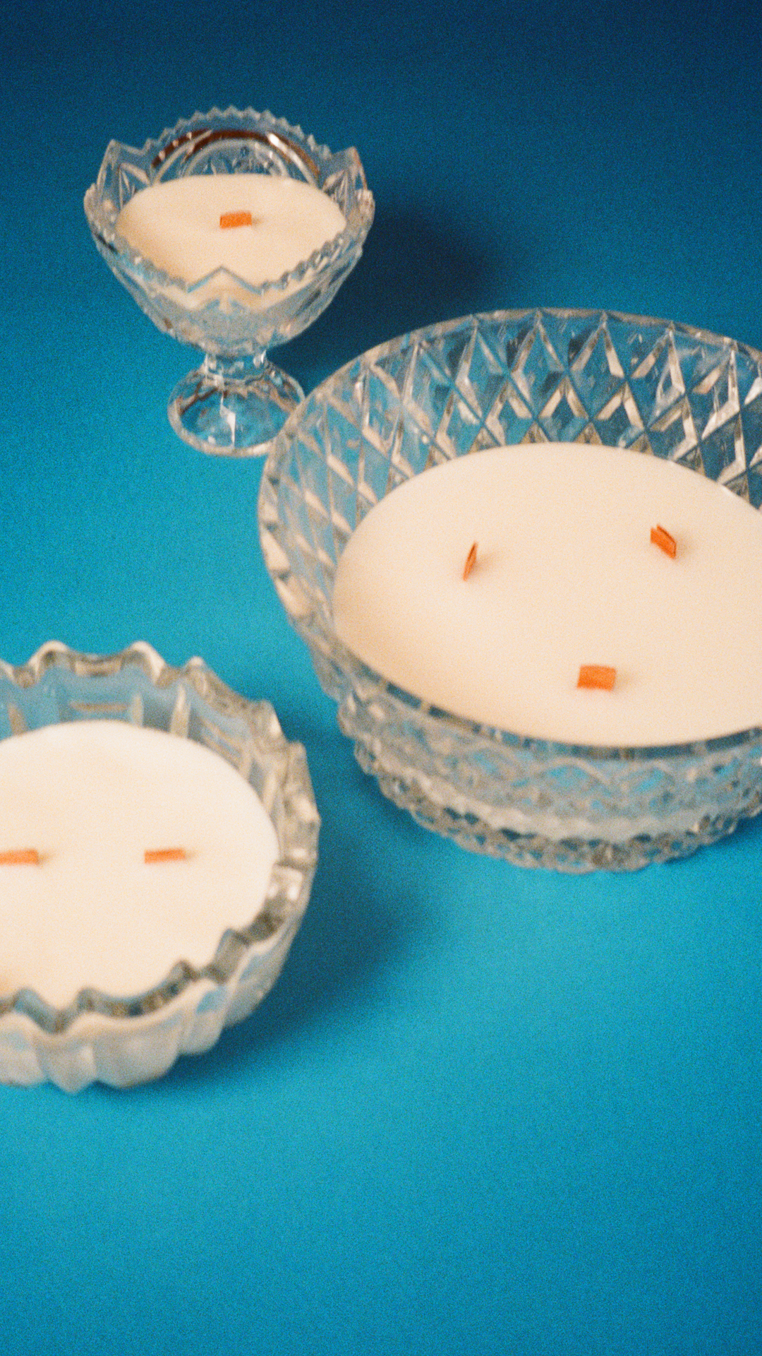 Апсайкл-проект Kryshtal выпустил коллекцию свечей в хрустальных вазах (фото 1)