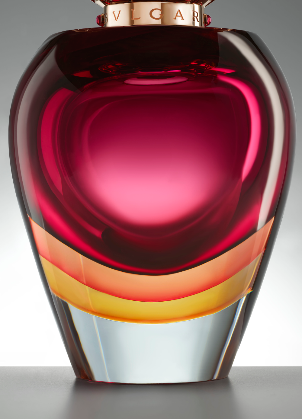 Bvlgari представил парфюмерный флакон из муранского стекла, розового золота и самоцветов (фото 2)