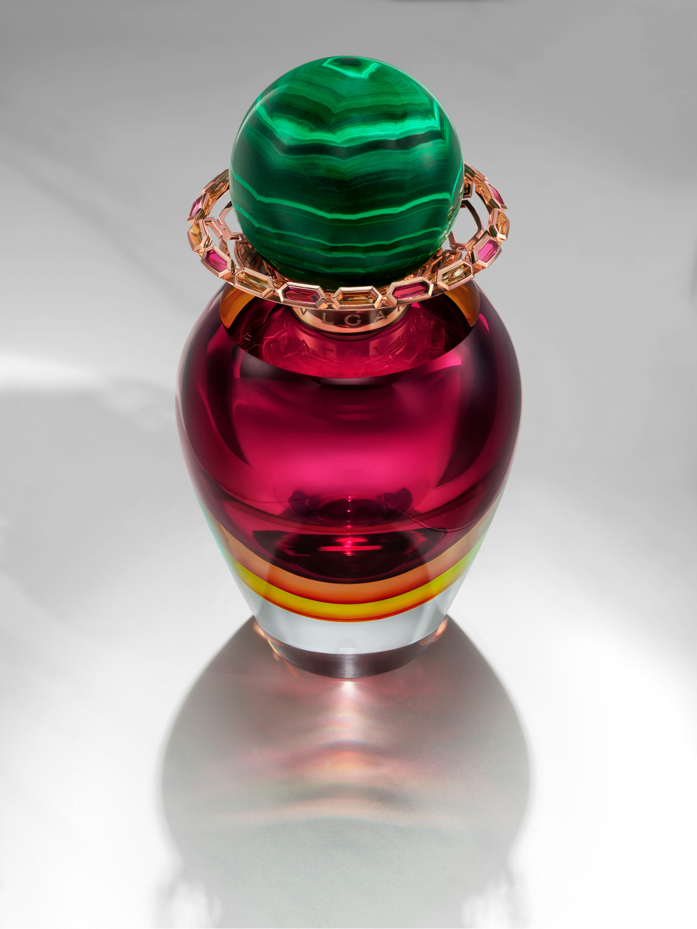 Bvlgari представил парфюмерный флакон из муранского стекла, розового золота и самоцветов (фото 1)