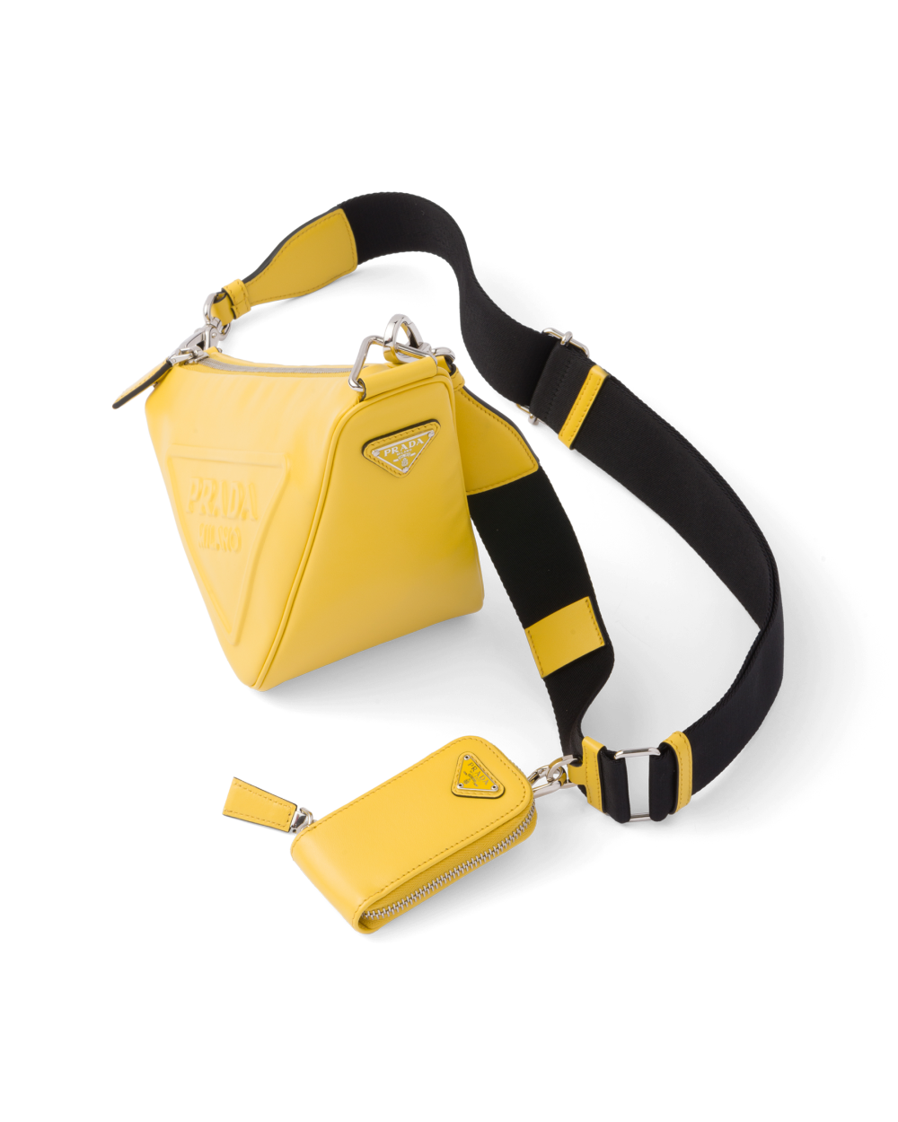 Prada представил коллекцию сумок Triangle (фото 2)