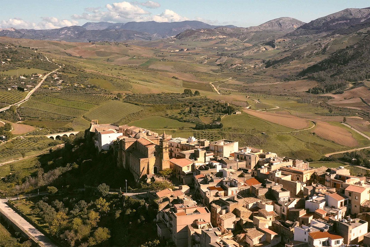 Airbnb предлагает бесплатно пожить год в доме на Сицилии (фото 3)