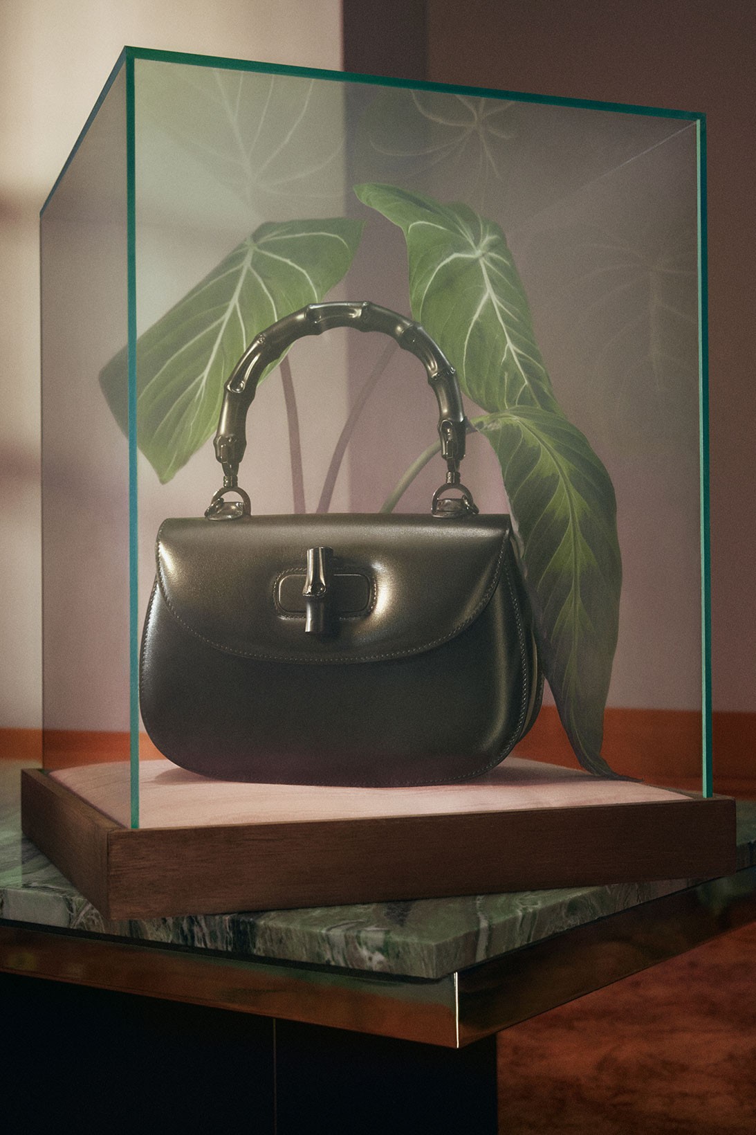 Алессандро Микеле представил новую версию сумки Gucci Bamboo (фото 6)