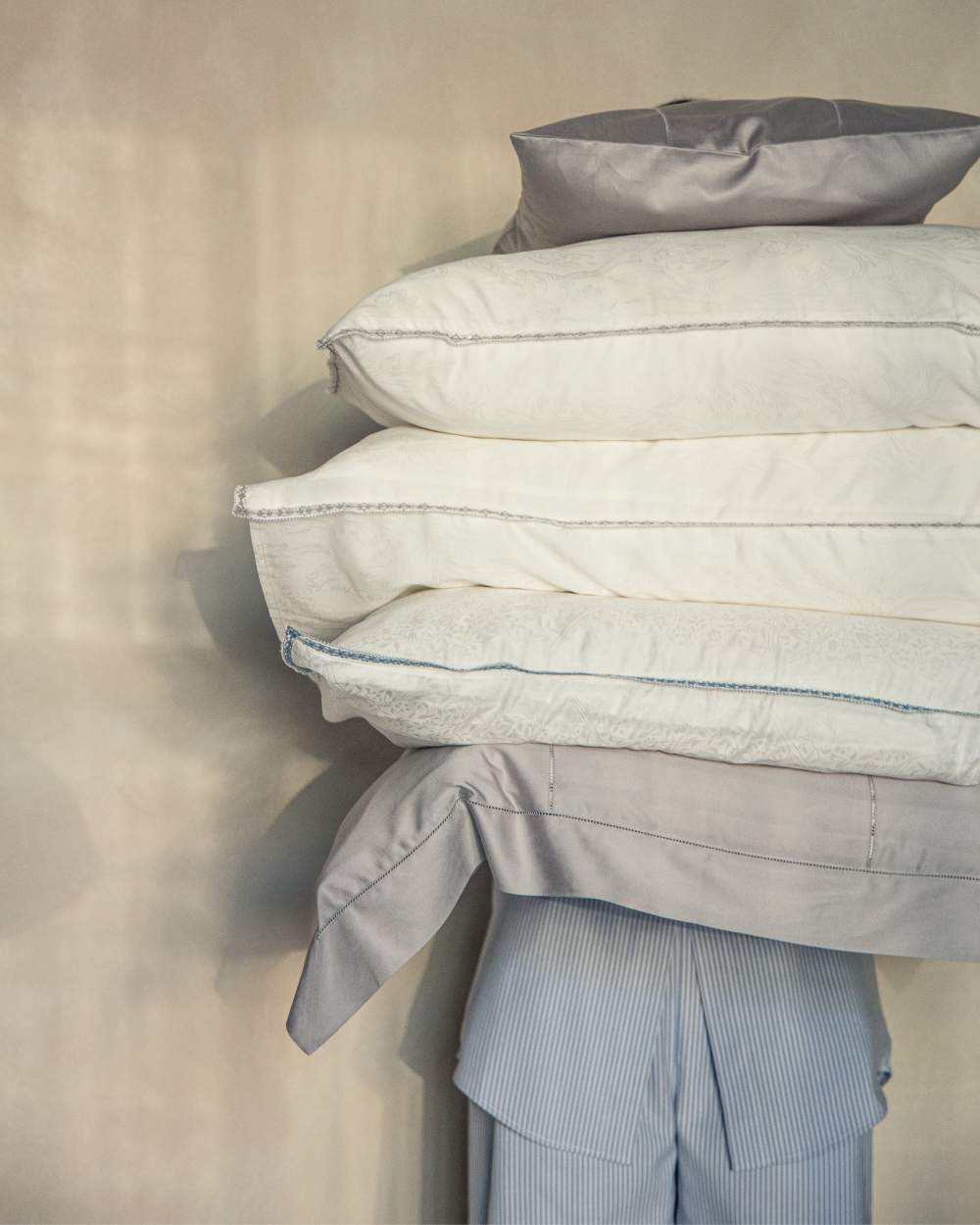 «Крестецкая строчка» выпустила коллекцию постельного белья с ручной вышивкой (фото 5)