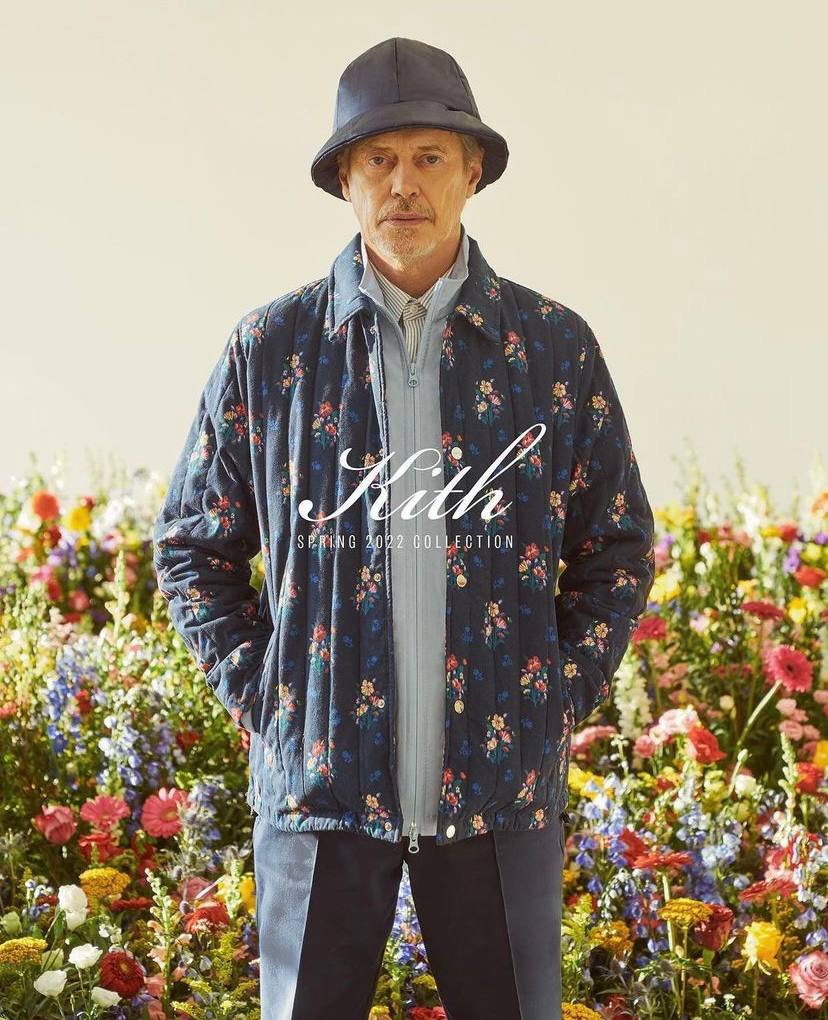 Актер Стив Бушеми позирует среди цветов в кампании Kith (фото 6)
