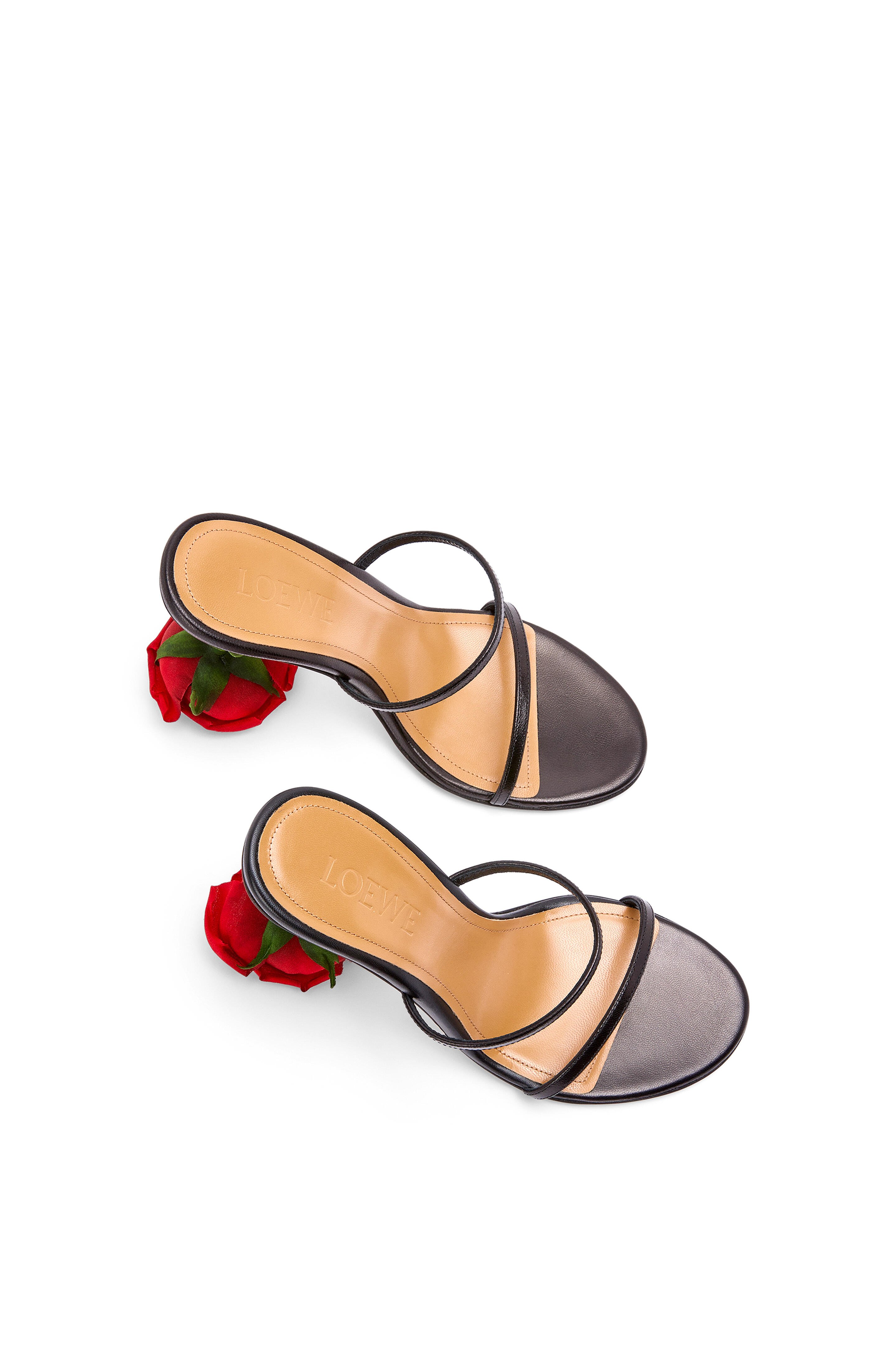 В интернет-магазине Loewe стартовали продажи босоножек с каблуком в форме розы (фото 2)
