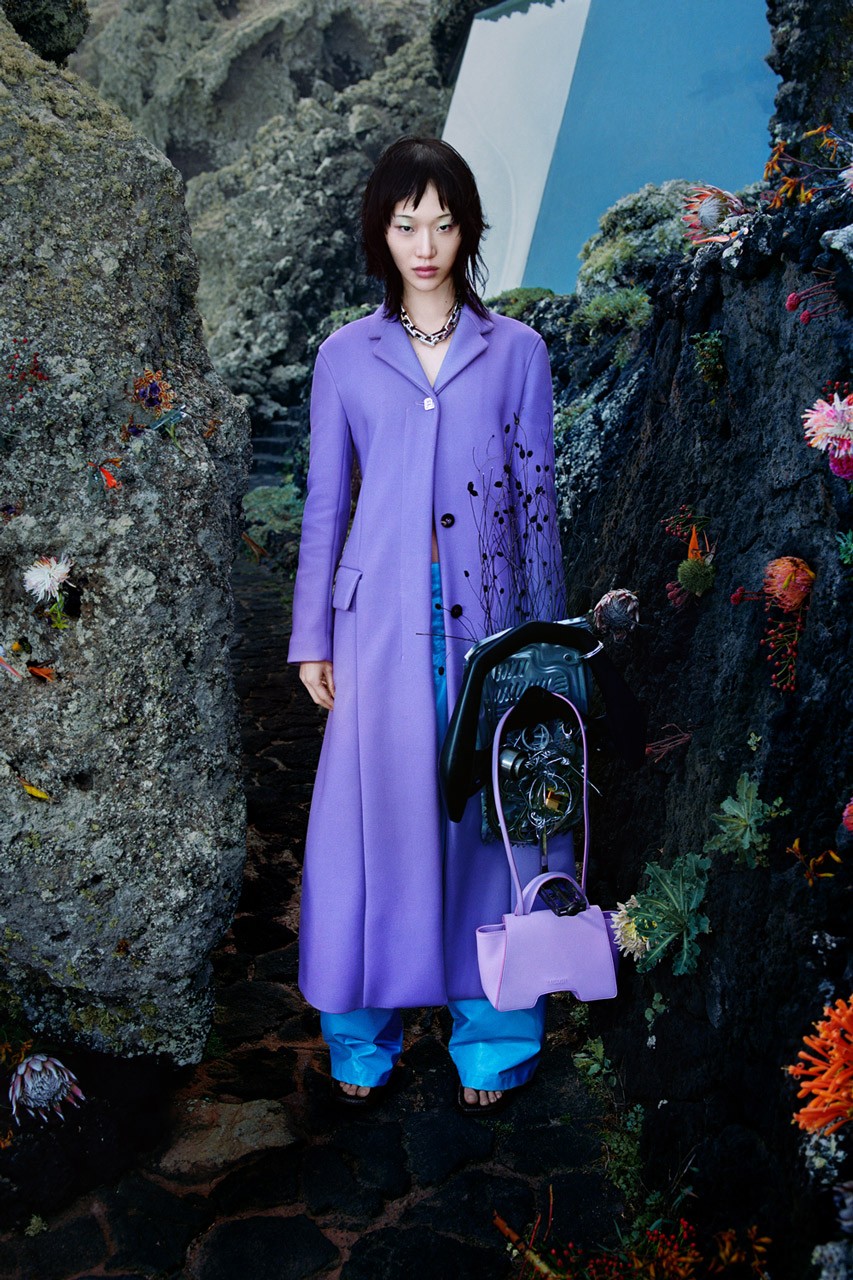 Съемки новой кампании Ambush прошли на фоне островного вулкана (фото 2)