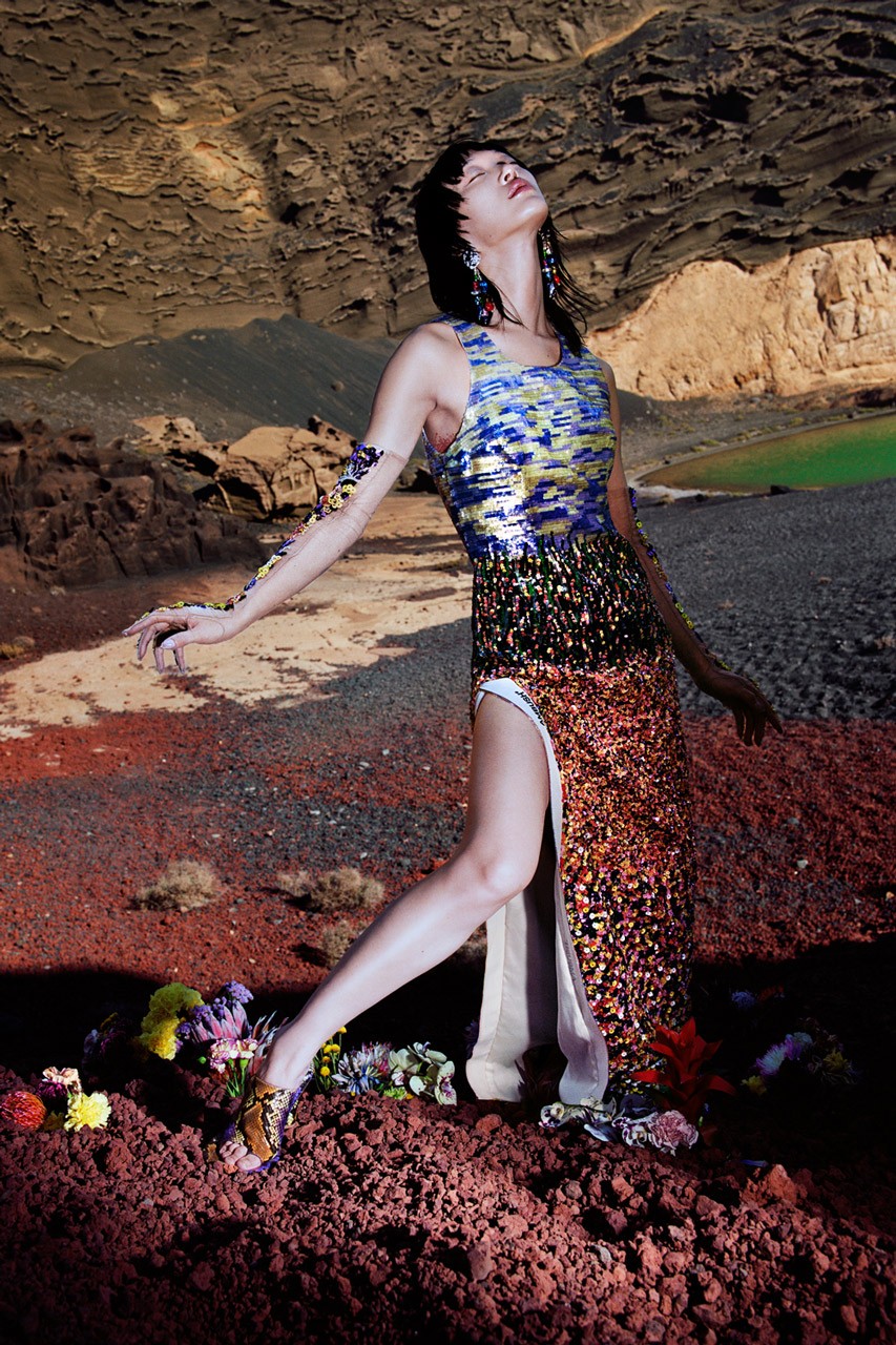 Съемки новой кампании Ambush прошли на фоне островного вулкана (фото 3)