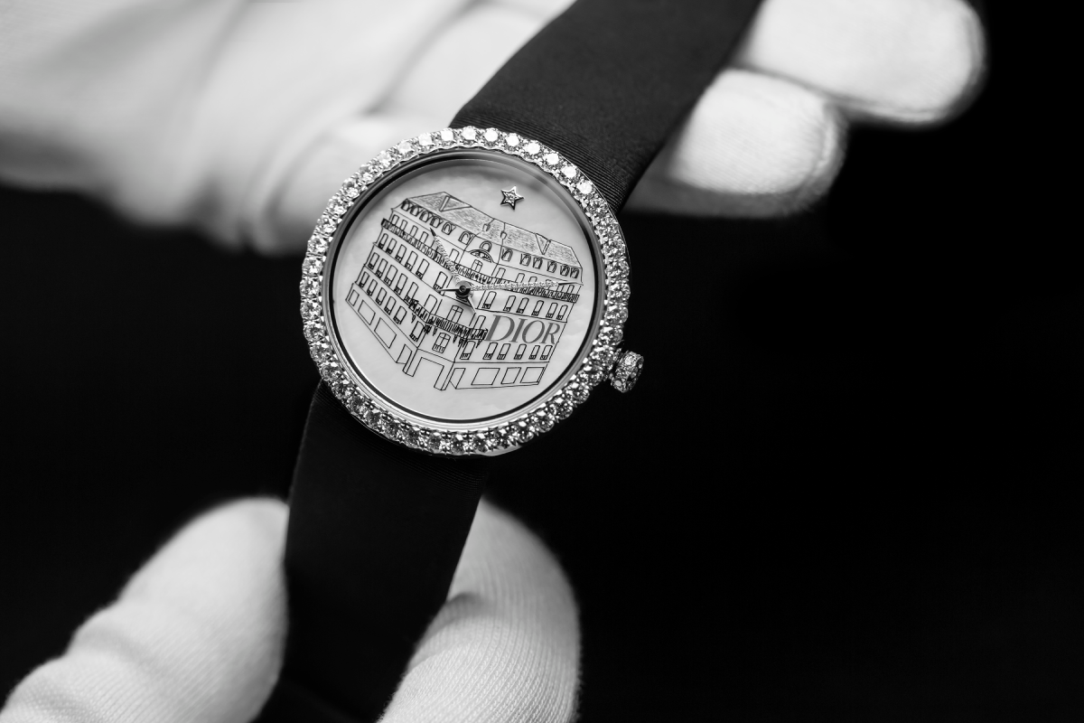 Dior посвятил новые часы историческому бутику на авеню Монтень (фото 1)