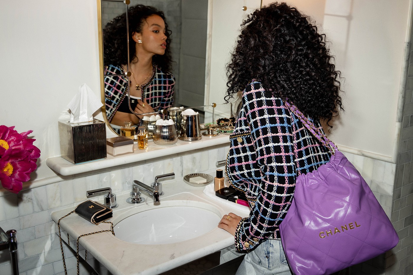 Лили-Роуз Депп и Маргарет Куэлли снялись в новой кампании Chanel (фото 3)