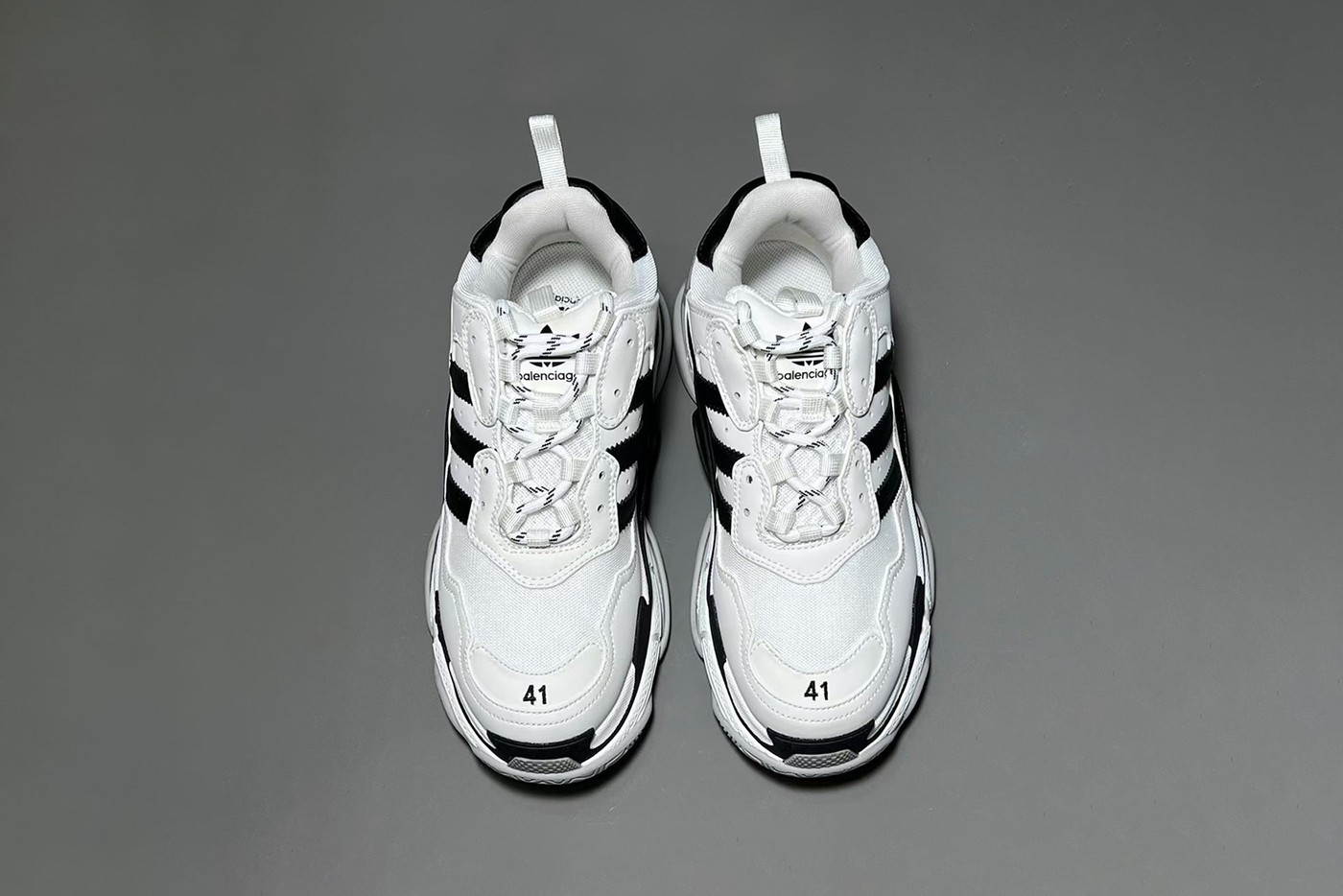 В Сети появились изображения кроссовок из коллаборации Balenciaga и adidas (фото 3)