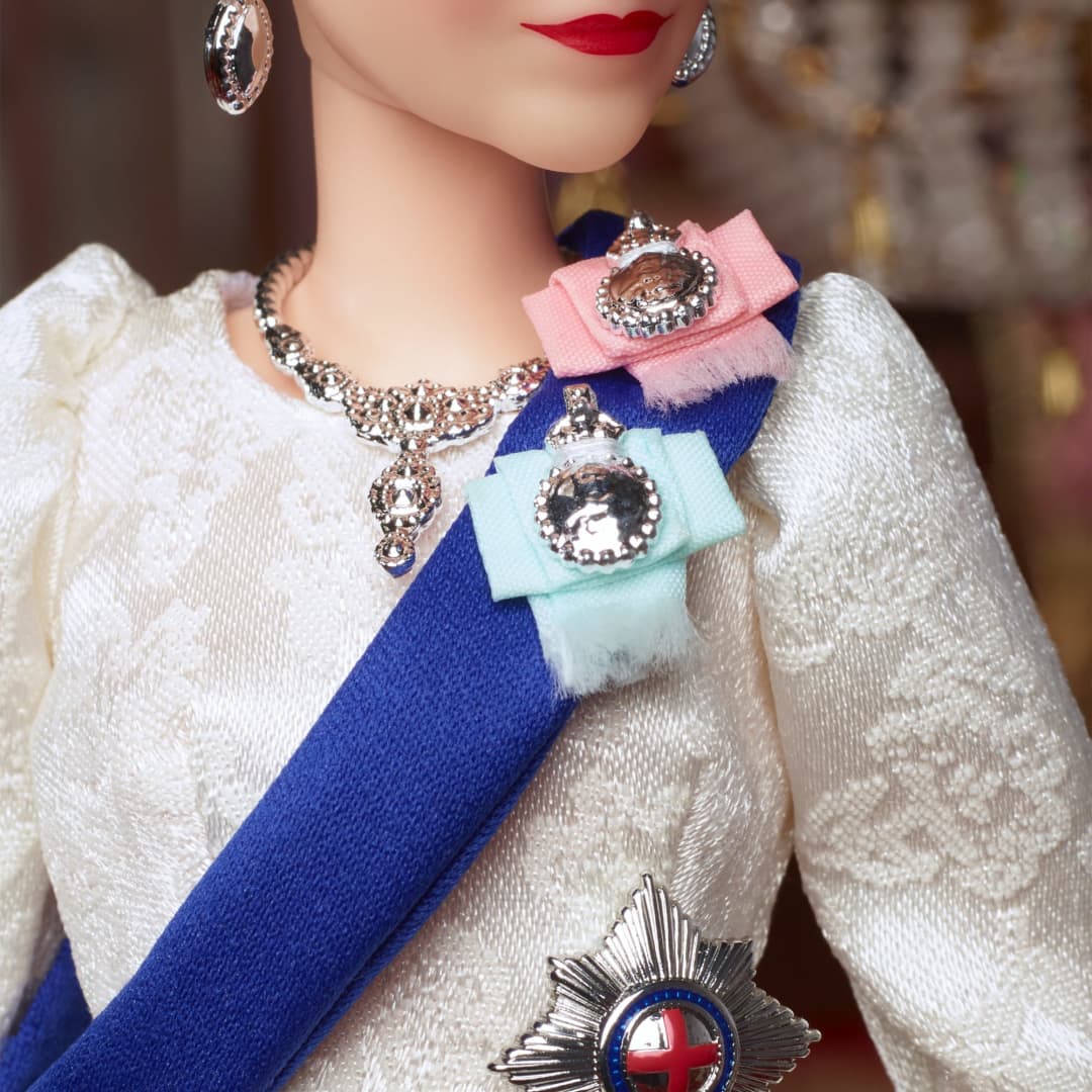 Компания Mattel выпустила куклу Барби в образе Елизаветы II (фото 2)