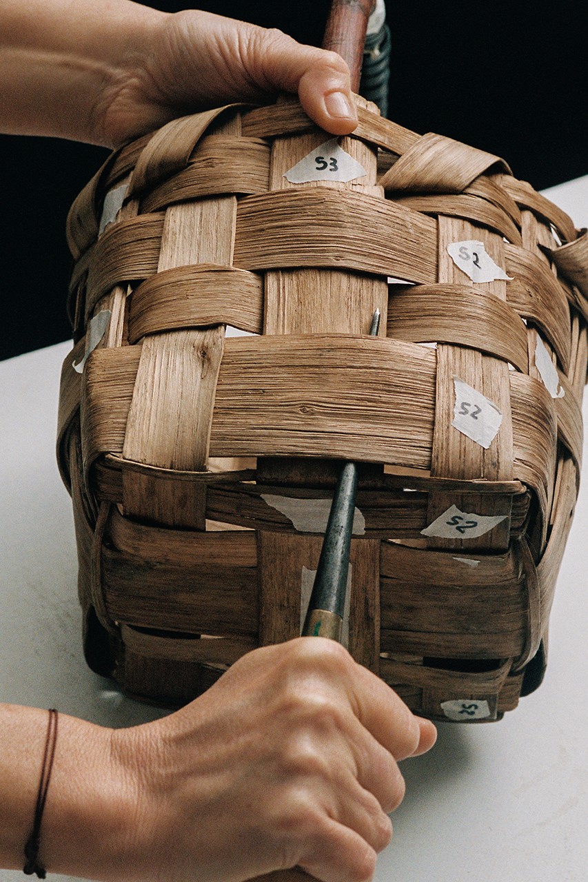 Джонатан Андерсон создал плетеные вазы, сумки и корзины для Миланского мебельного салона (фото 7)